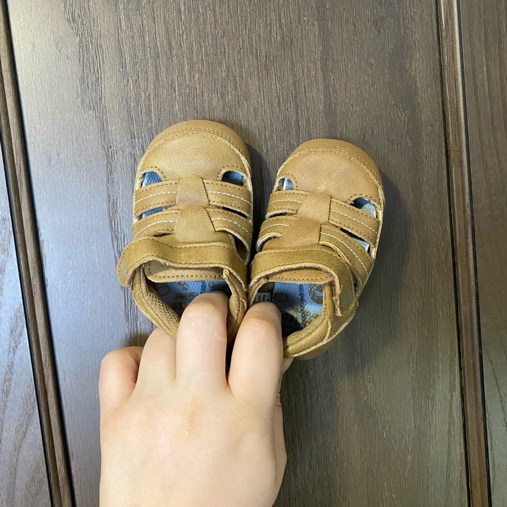 Gender neutral sandals